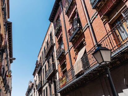 Edificios en una calle del barrio Malasaña.