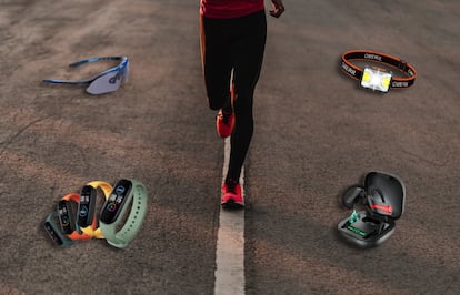 Pulseras de actividad, frontales, gafas polarizadas o auriculares deportivos son algunas de las propuestas para regalar a los amantes del 'running'.