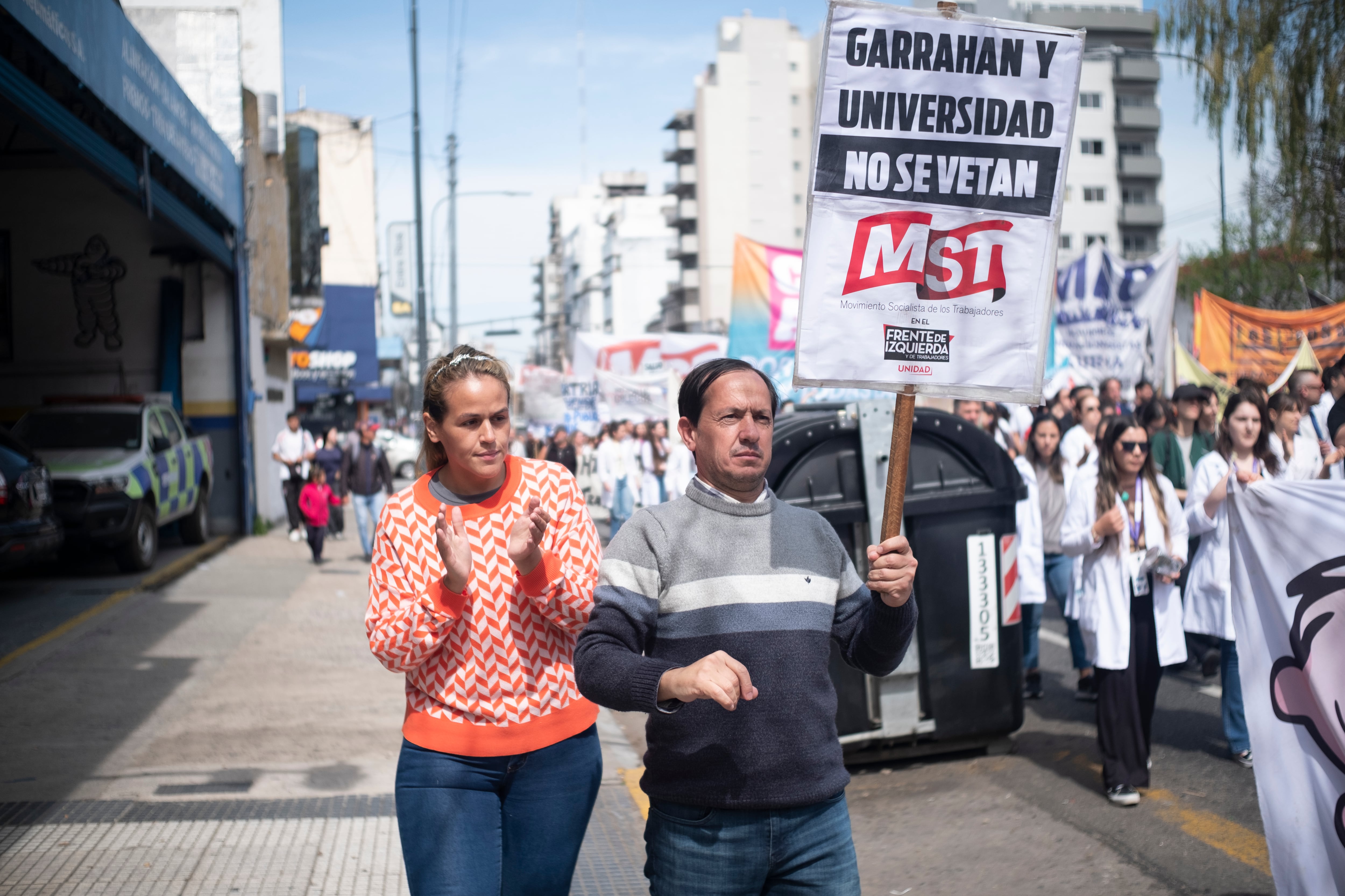 Lorena y Rodrigo, padres de una menor atendida en el Hospital Garrahan.