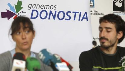 Los representantes del grupo promotor de Irabazi Donostia Edurne Baranda y Bruno Torcal.