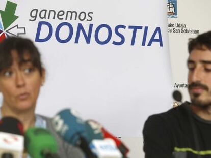 Los representantes del grupo promotor de Irabazi Donostia Edurne Baranda y Bruno Torcal.