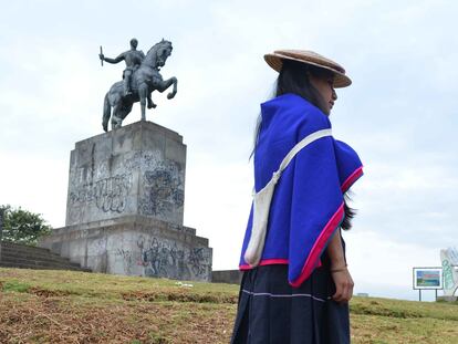 La artista misak Julieth Morales, en Popayán (Colombia)