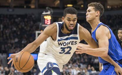 Towns y Powell en un Minnesota-Dallas.