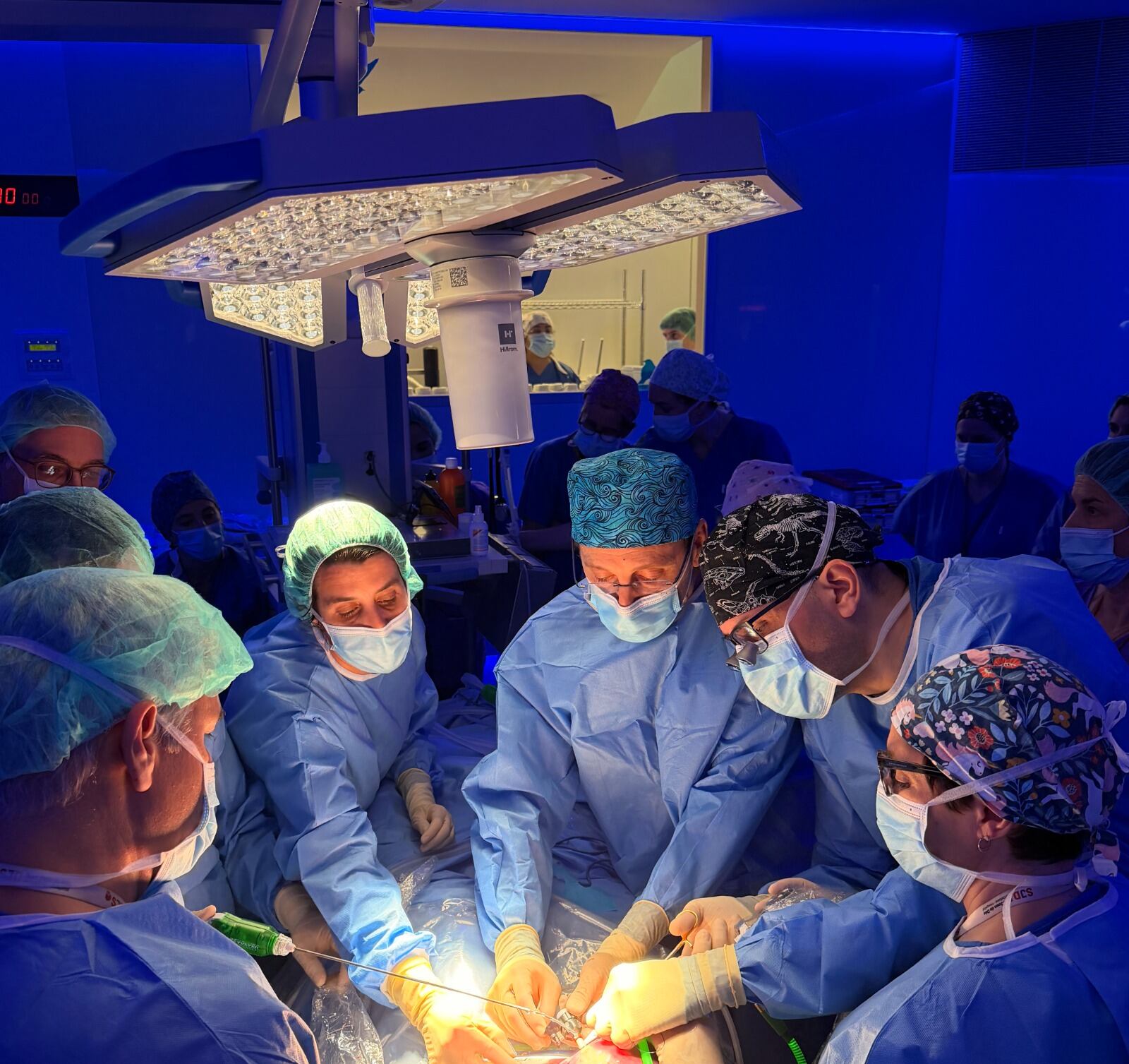 Un equipo de especialistas de los hospitales Sant Joan de Déu y Clínic de Barcelona practican una cirugía fetal pionera en Europa