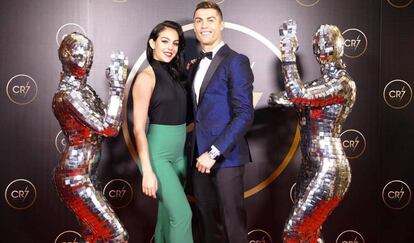 Georgina Rodríguez y Cristiano Ronaldo en la Gala CR7 de 2017 en Madrid.