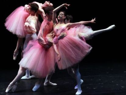 Una escena de la función de danza ofrecida ayer en el auditorio del Guggenheim.