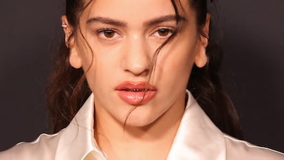 El lip combo viral de Rosalía puede encontrarse en Mercadona o Maybelline New York. GETTY IMAGES.