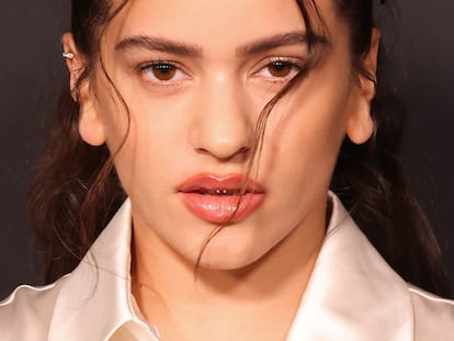 El lip combo viral de Rosalía puede encontrarse en Mercadona o Maybelline New York. GETTY IMAGES.