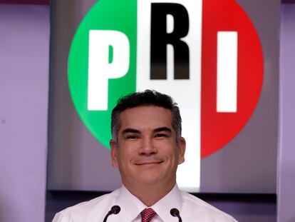 El presidente nacional del PRI, Alejandro Moreno, durante una conferencia de prensa en Ciudad de México, en junio de 2022.