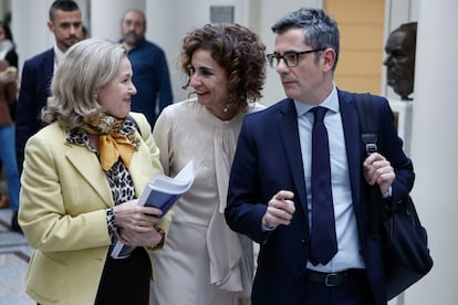 Nadia Calviño, María Jesús Montero y Félix Bolaños a su llegada al Senado, este martes.