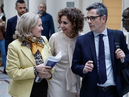 Nadia Calviño, María Jesús Montero y Félix Bolaños a su llegada al Senado, este martes.