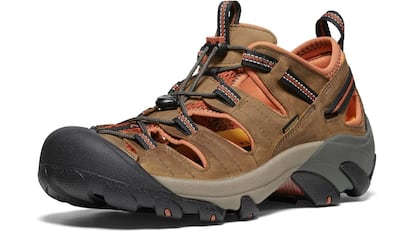 Sandalias de senderismo KEEN.