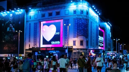 Iluminacin nocturna en la plaza de Callao de Madrid, el 5 de agosto de 2022.