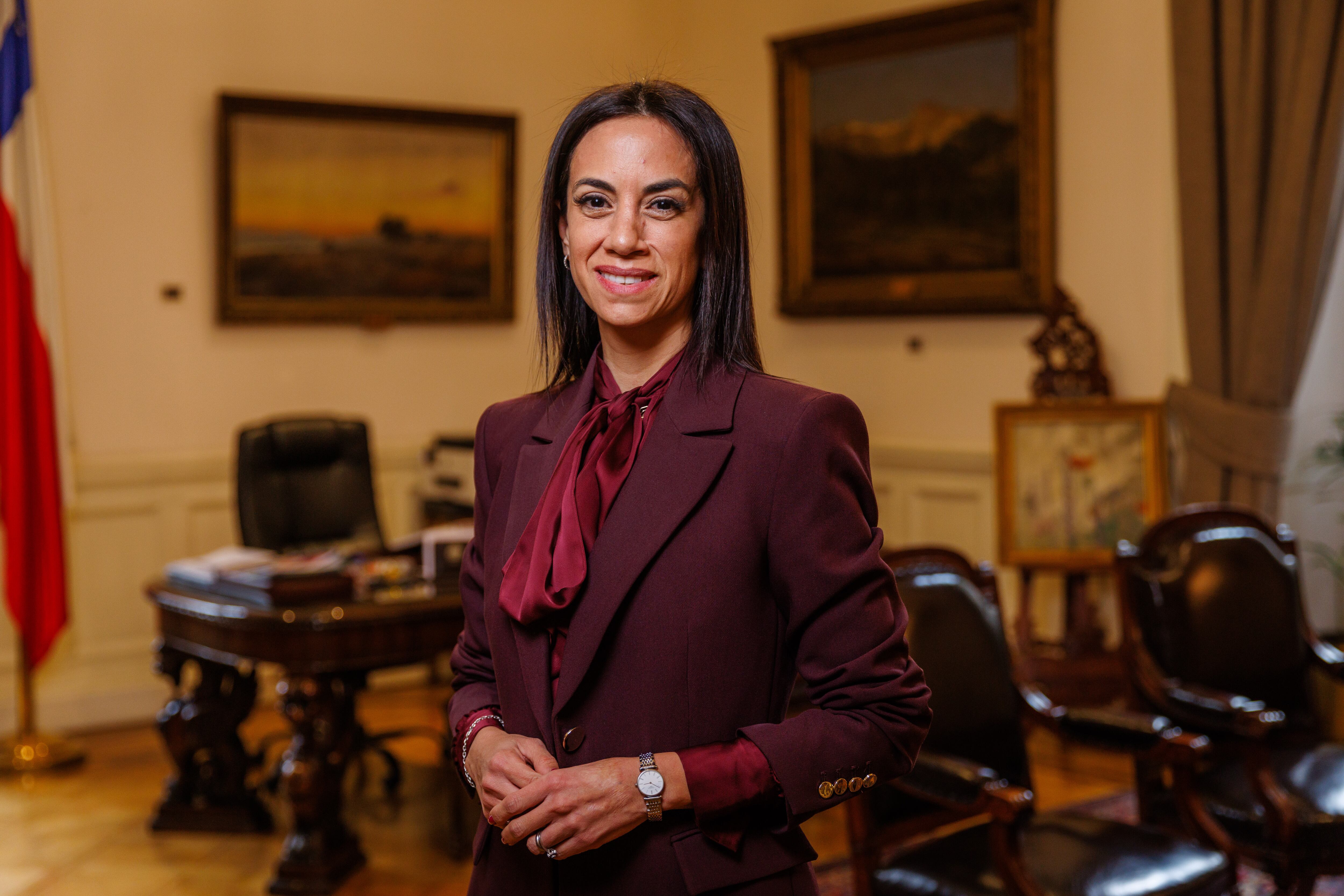 Paulina Núñez Urrutia en su despacho de la sede del Congreso Nacional de Chile en Santiago.