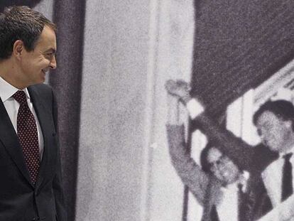 Exposición sobre la victoria del PSOE en las elecciones de 1982