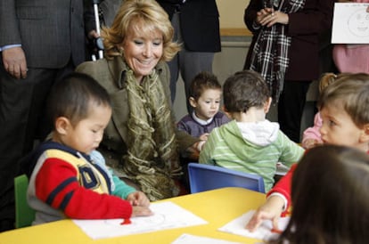 Esperanza Aguirre, durante la inauguración de la escuela de infantil Las Golondrinas en Guiñón.