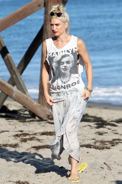 Es común ver su rostro estampado en camisetas. En la imagen, Gwen Stefani con un diseño de estética punk.