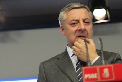 José Blanco, vicesecretario general del PSOE, ayer tras la reunión de la ejecutiva federal.