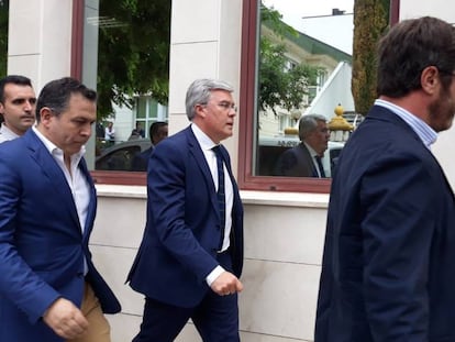 Fernández de Moya a su llegada al juzgado, en Jaén.