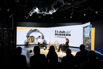 L'escriptor Pol Guasch al club de lectura del Quadern, conversant amb Carlota Rubio.