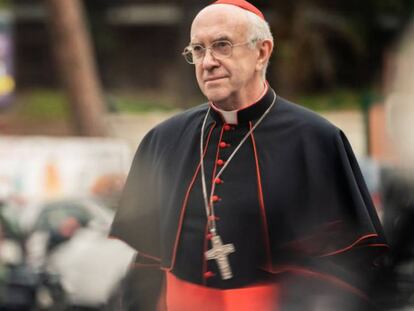 Jonathan Pryce interpreta a Francisco en la película 'Los dos papas'.