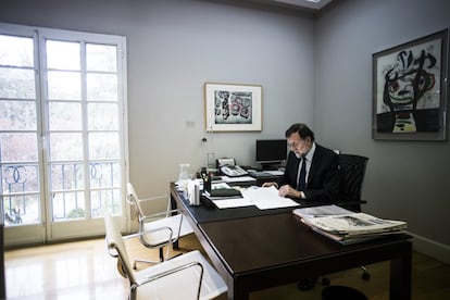 El presidente Rajoy en 2017, en su despacho del edificio del Consejo.