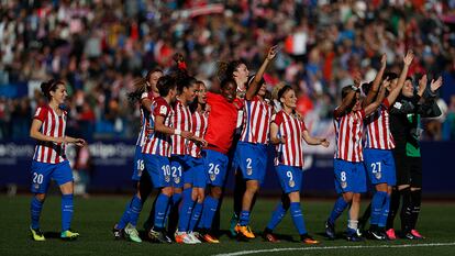 As jogadoras do Atlético celebram a vitória contra o Barça.