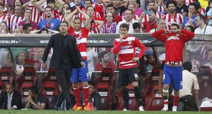 El banquillo del Atlético durante el partido.