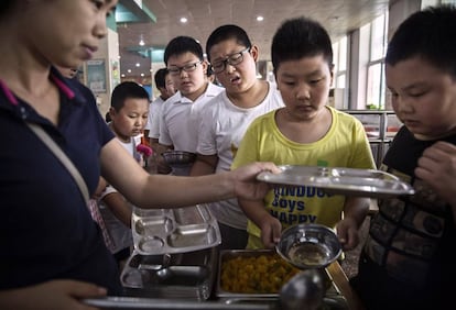 Un grupo de ni&ntilde;os en un campamento contra la obesidad en Pek&iacute;n (China).