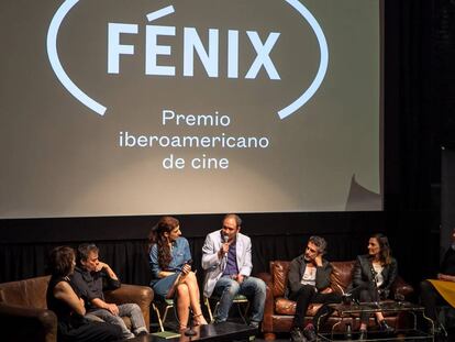 De izquierda a derecha, Paulina García, Eduard Fernández, Karina Gidi, Eduardo Martínez, Leonardo Sbaraglia, Antonia Zegers y Liliana Biamonte.