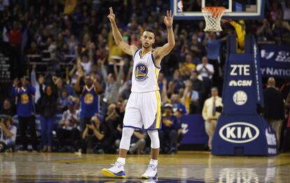 Stephen Curry durante el partido de los 13 triples.