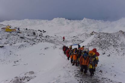 Un ferit és evacuat a l'Everest.