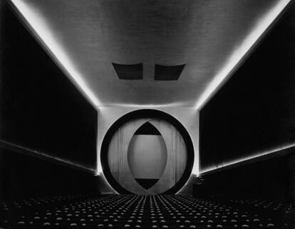 Sala del Film Guild Cinema mostrando la “screen–o–scope". Nueva York, 1929