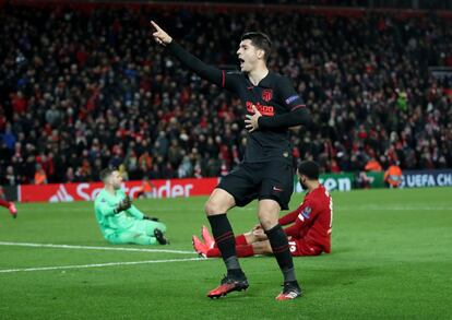 Morata celebra tras marcar su gol.