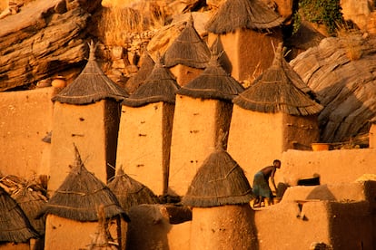Una aldea Dogón en los acantilados de la falla de Bandiagara, en Malí.