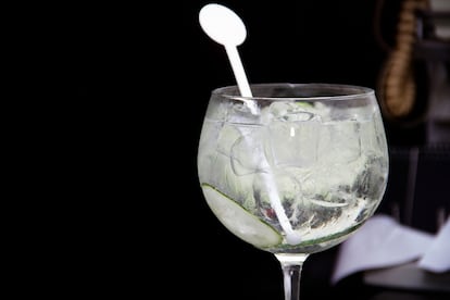 El gin-tonic que cobró vida y ha contactado con un humano. 