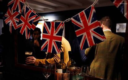 Celebración en un pub de Londres de la activación del 'Brexit' el 29 de marzo de 2017.