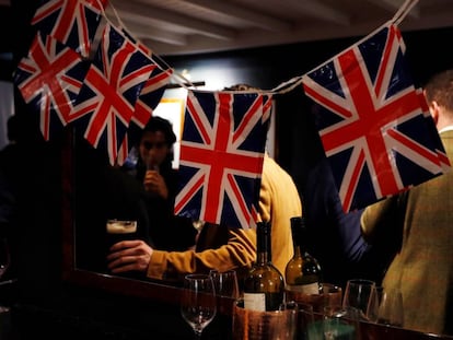 Comemoração, em um pub de Londres, da ativação do processo do ‘Brexit’.