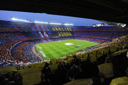 Vista del estadio Camp Nou momentos antes de comenzar el partido Barcelona contra el Real Madrid.