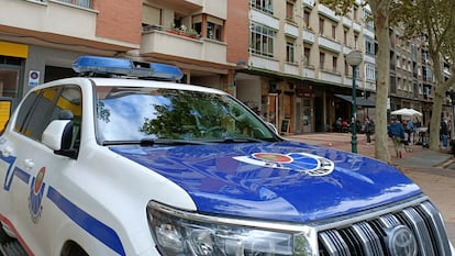 Un vehículo de la Ertzaintza en las calles de Vitoria, en una imagen de archivo.