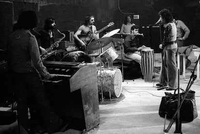 El cantante granadino ensayando en los locales de La isla de Gabi, en 1972. La exposición en Murcia puede contemplarse del 17 al 30 de junio y del 10 al 31 de agosto.