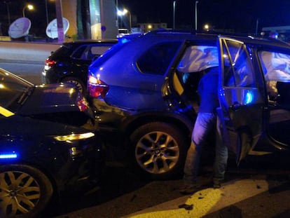 Estado en el que qued&oacute; el BMW robado tras el golpe con el coche patrulla.