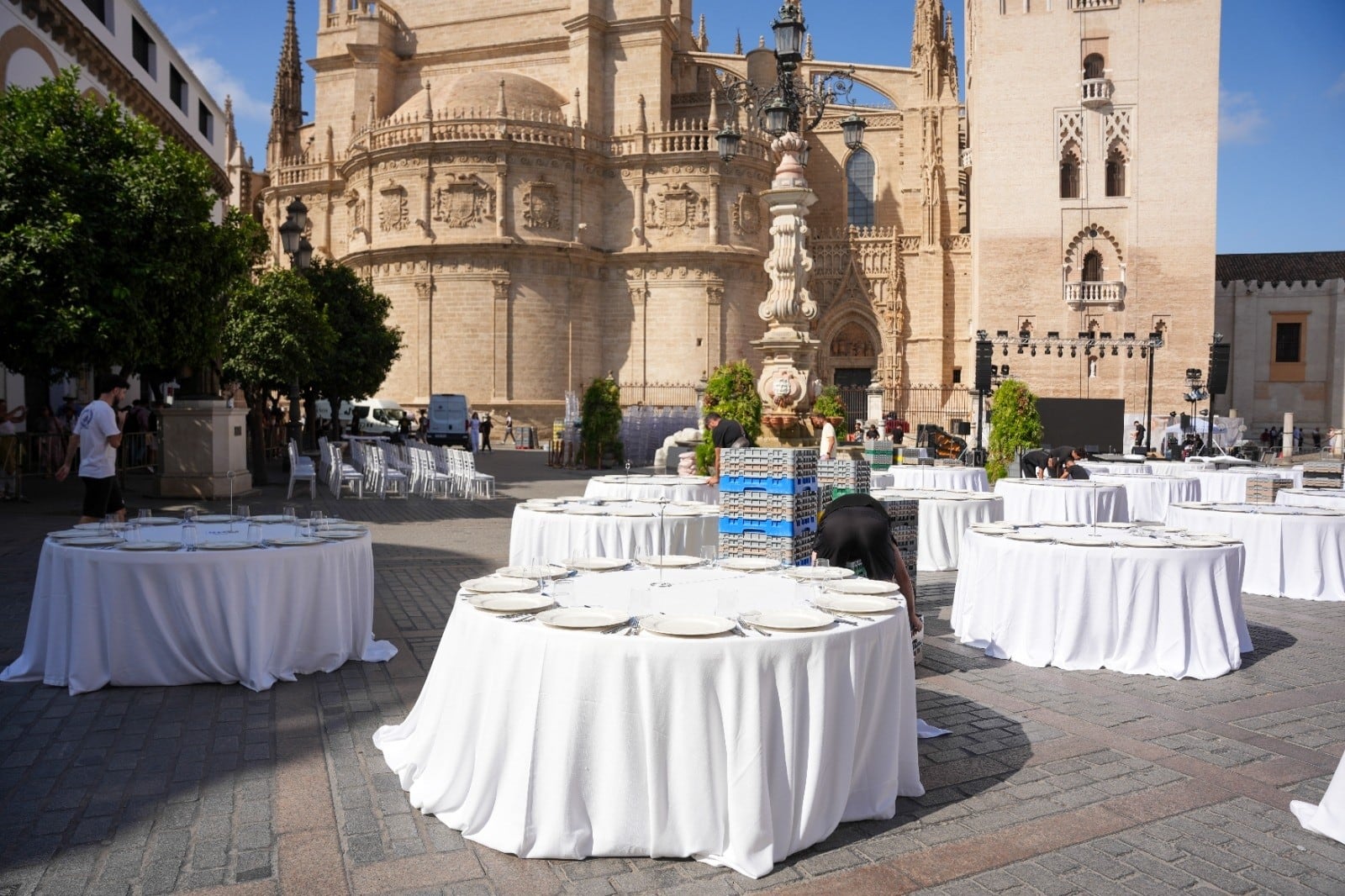 Pijos, hoteles y política en Sevilla