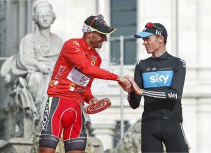 Cobo y Froome se saludan en el podio de Madrid.