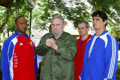 Fidel Castro, el sábado en el mausoleo de los Héroes de la Revolución en Artemisa.