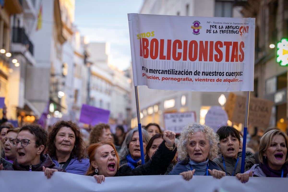 La ley abolicionista de la prostitución que prepara el Gobierno pondrá el foco en el proxenetismo digital