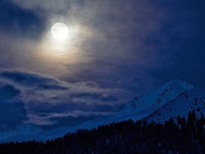 La Luna llena conocida como 'Luna Azul', ya que ocurre en rara ocasiones, es aquella que se repite en un mes.