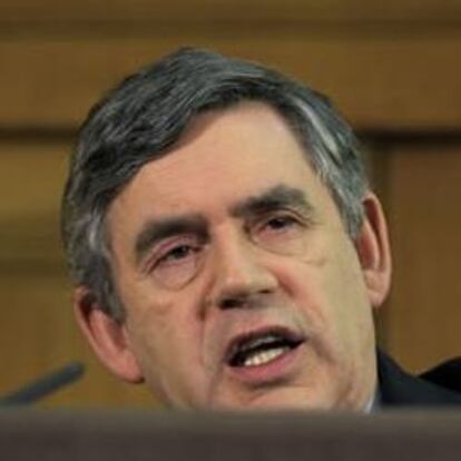 Gordon Brown planea una subida de impuestos a los más ricos