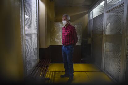 El martes 9 de agosto de 2022, José Rubén Zamora fue imputado por la acusación de lavado de dinero que la Fiscalía ha hecho en su contra. En la imagen, Zamora dentro de una celda en la Torre de Tribunales, en Ciudad de Guatemala, el 30 de junio de 2022.