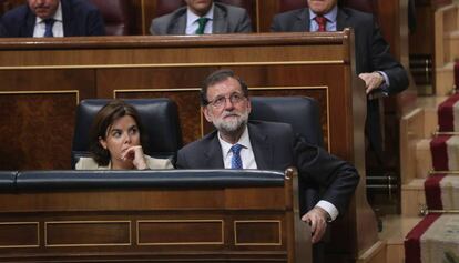 Mariano Rajoy y Soraya S&aacute;enz de Santamar&iacute;a en el Congreso